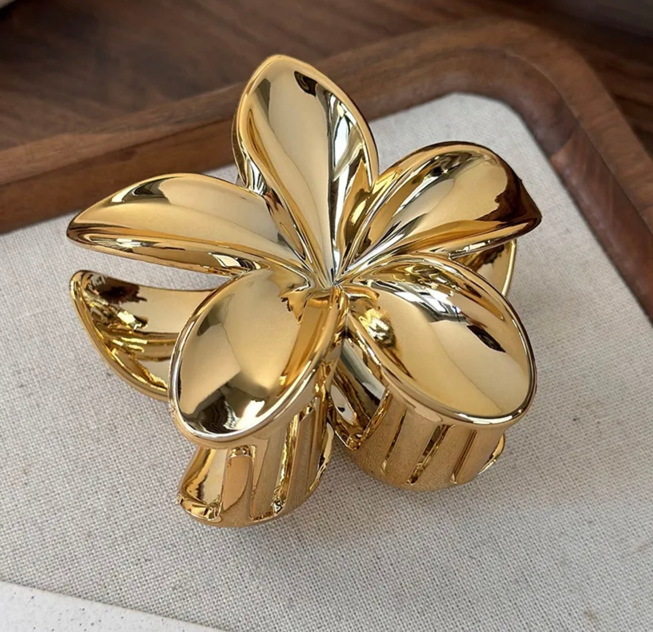 Metallic flower claw clip