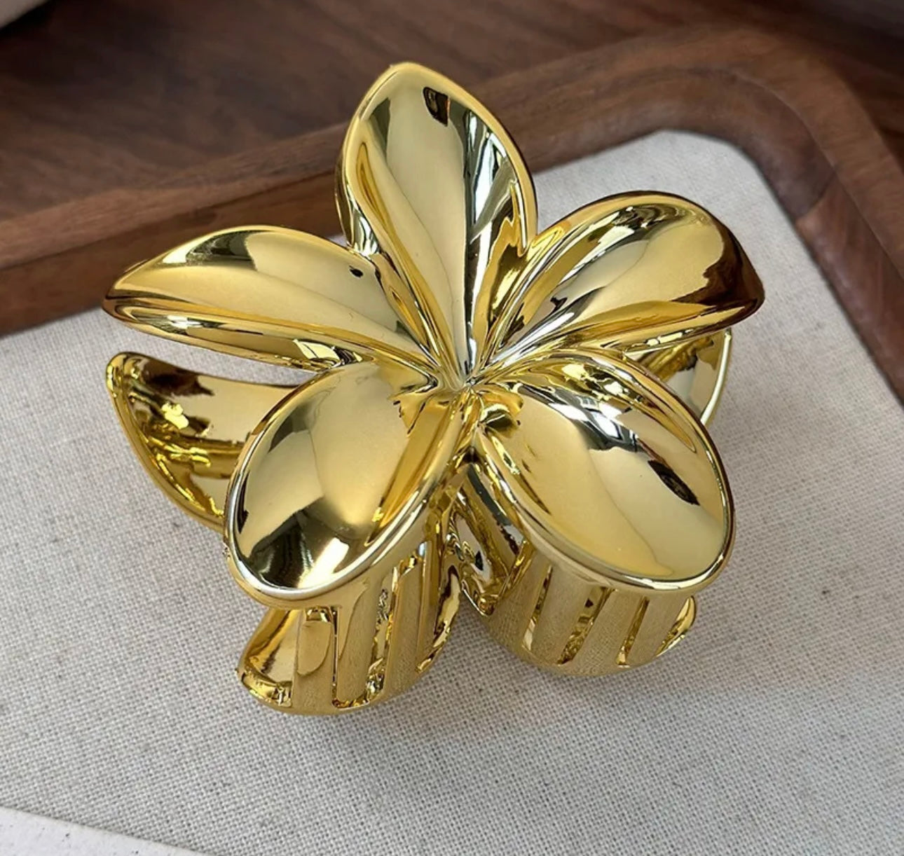 Metallic flower claw clip